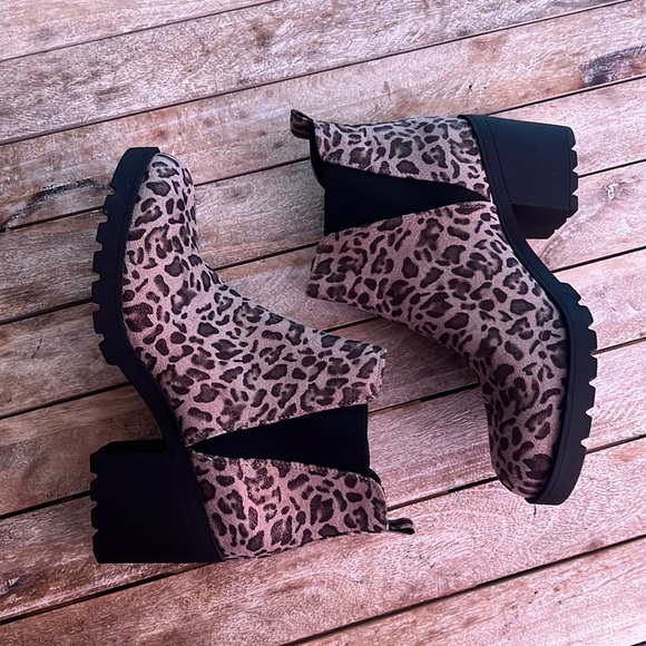 NWT Leopard Booties - Picture 1 of 3